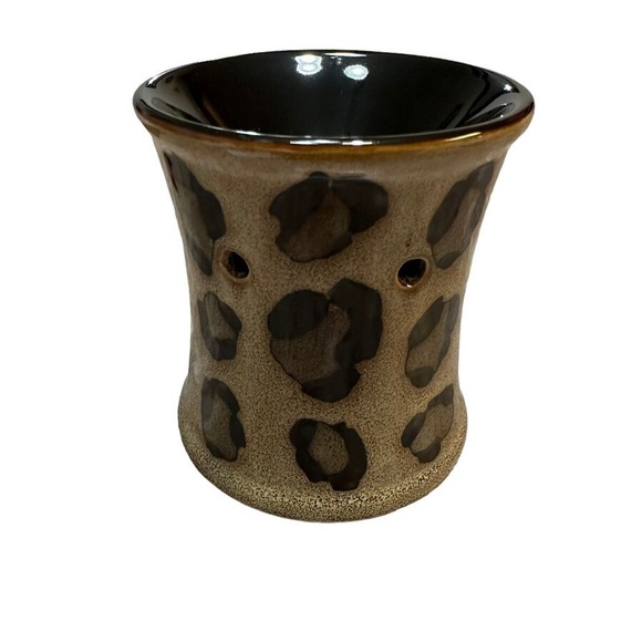 Leopard Scentsy Wall Plug Warmer🐆💡✨ - Picture 8 of 8
